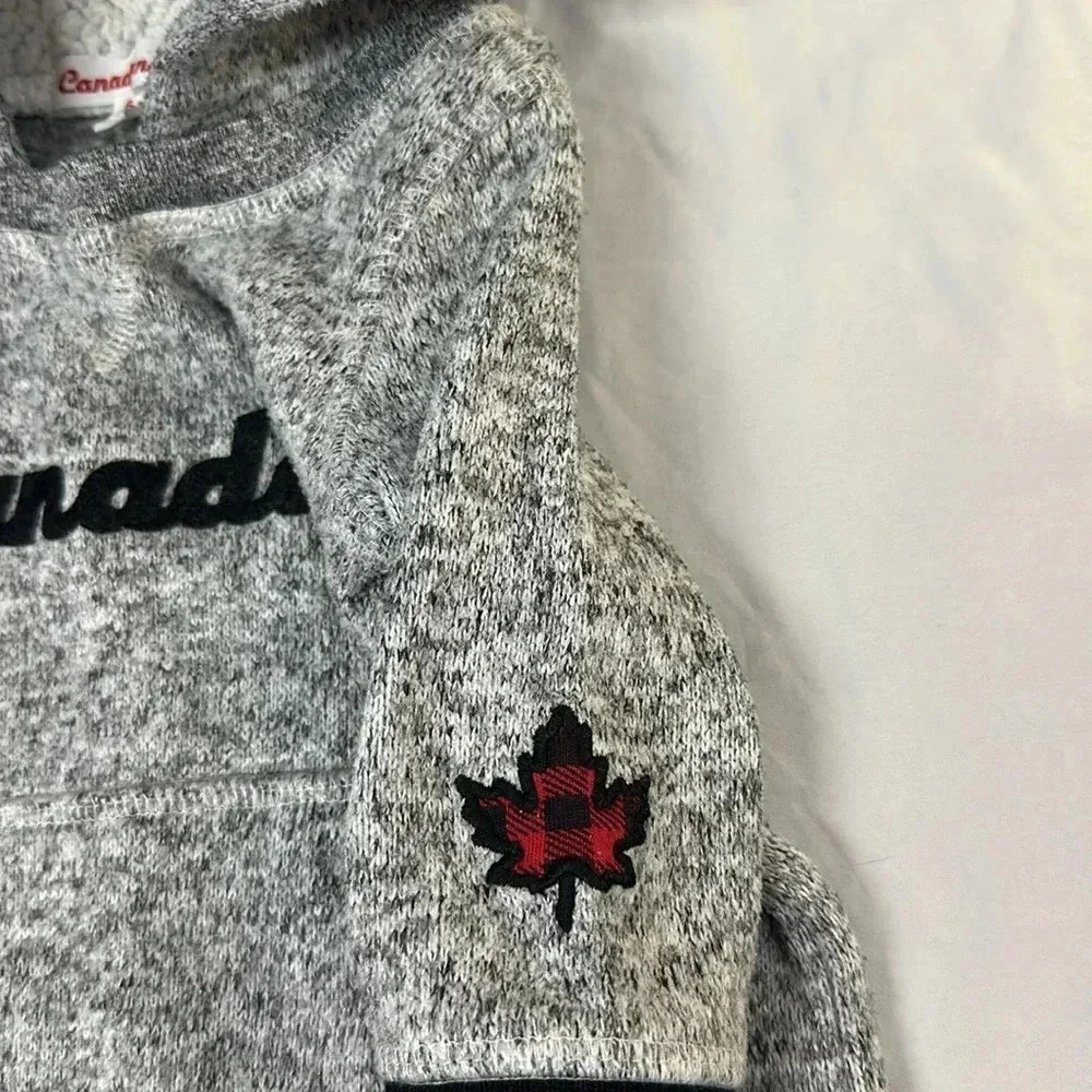 Canadiana - long sleeve hooded Romper/Jumpsuit. Size 6-12 months - Picture 4 of 6